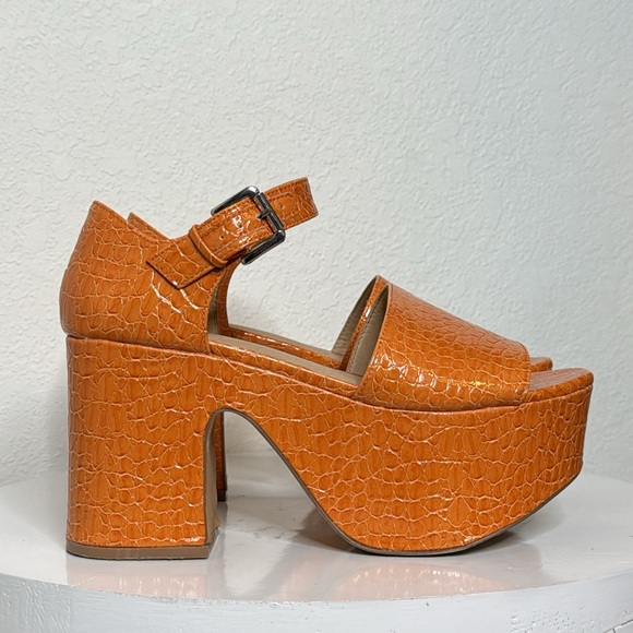 URBAN OUTFITTERS UO SOFIA FAUX LEATHER CROC EMBOSSED PLATFORM SANDALS - Picture 8 of 15